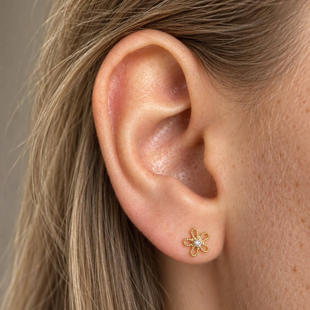 Labret en titane fleur azur décorative avec zircone cubique sur l'oreille