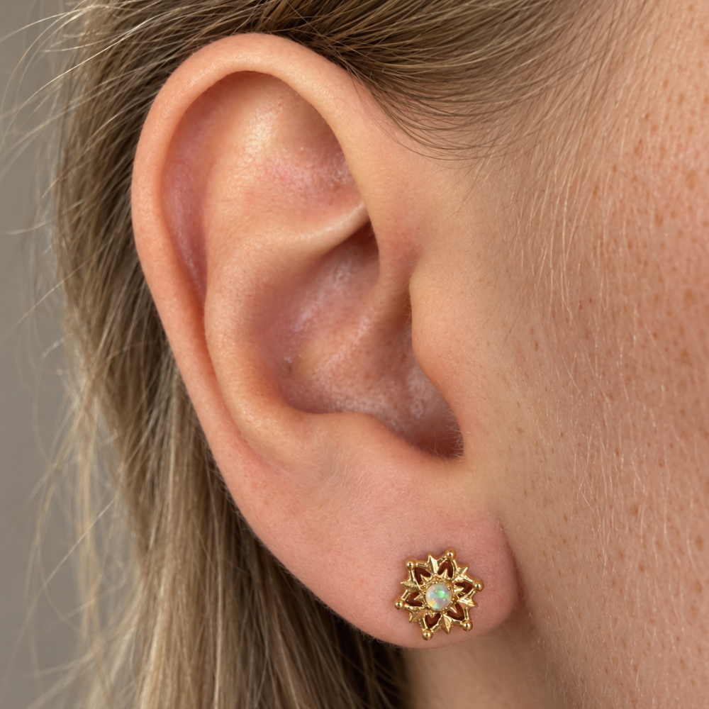 Titanium Labret with Decorative Spreading Flower on the Ear