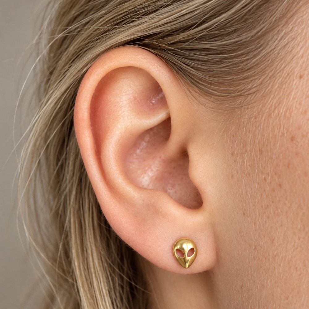Labret OVNI décoratif en titane sur l'oreille