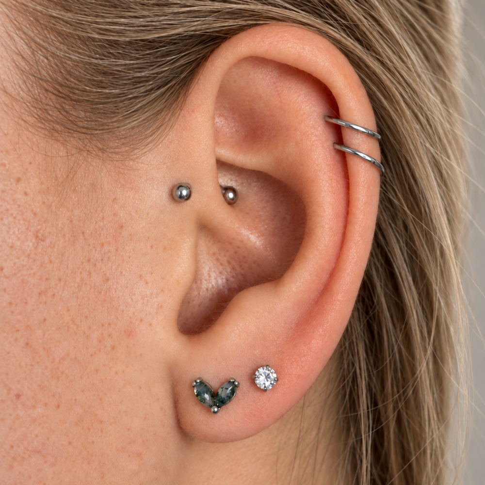 Labret en titane feuilles vertes décoratives sur l'oreille